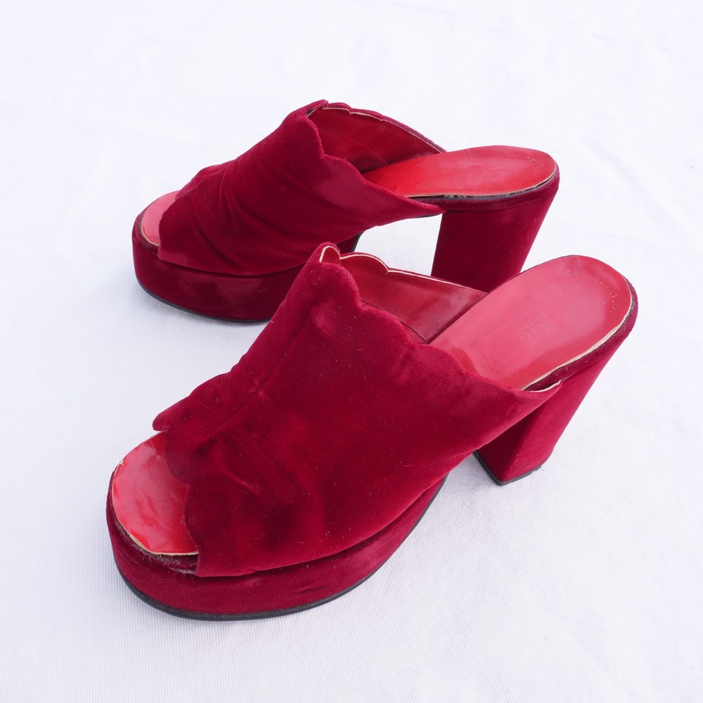 True vintage 1970s Montgomery Ward red velvet open toe platforms mules - Picture 8 of 9